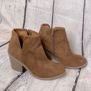 Soda Brown Faux Suede Ankle Booties Size 6.5